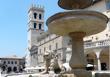 Torre comunale e piazza del Comune