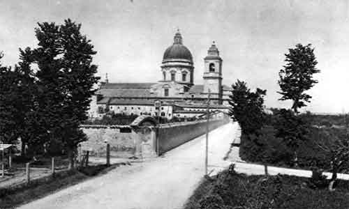 basilica di santa maria lato est e strada del cimitero