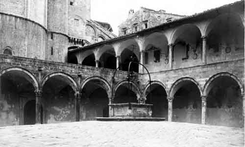 chiostro della basilica di san francesco