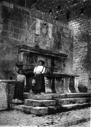 foto fonte marcella e donne