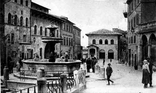 piazza del comune, fontana e nuovo palazzetto delle poste