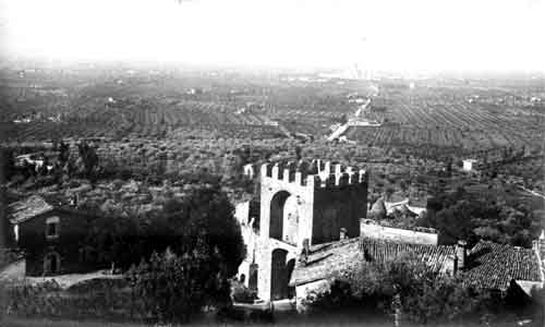 porta san pietro e vista della pianura