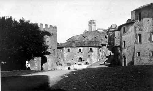 porta san pietro e via frate elia con il campanile di san francesco